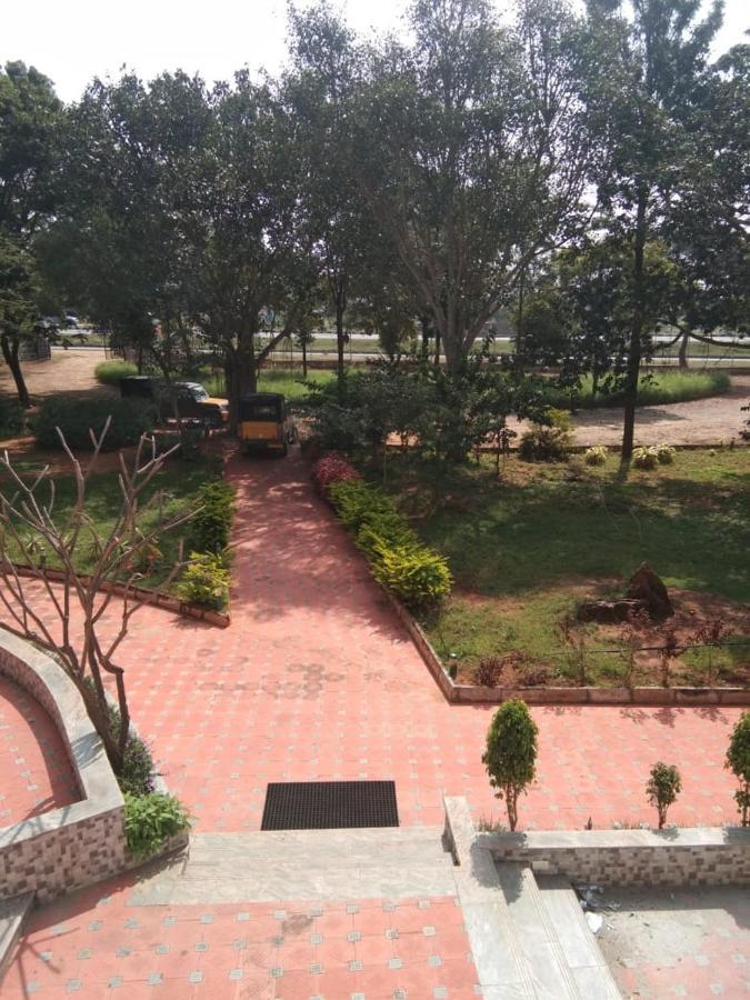 Kstdc Hotel Mayura Pavithra Yediyur Kunigal Kültér fotó