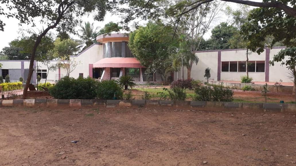 Kstdc Hotel Mayura Pavithra Yediyur Kunigal Kültér fotó