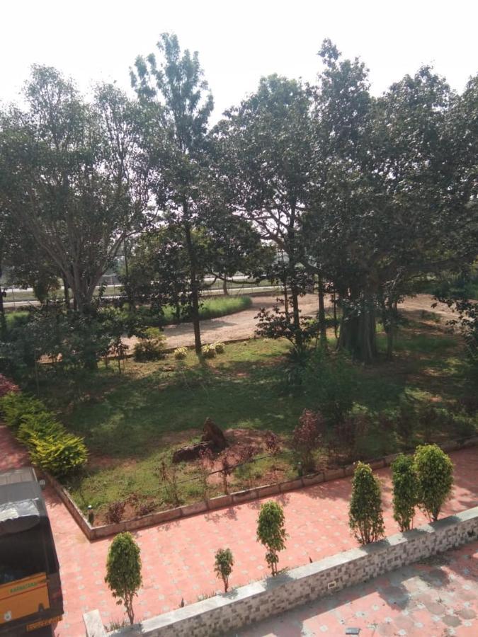 Kstdc Hotel Mayura Pavithra Yediyur Kunigal Kültér fotó
